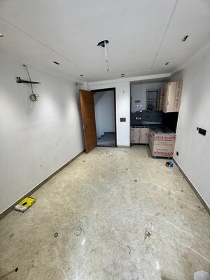 Room in 1 BHK Builder Floor at Saket – for Rent