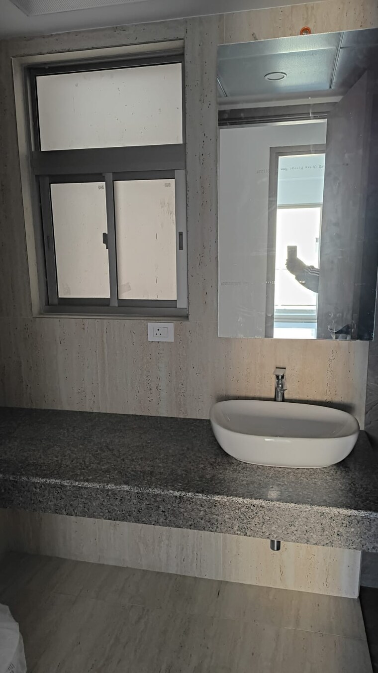 Master Bedroom, shalimar-one-world-belvedere-court-3 4 Bedroom 4275 Sq.Ft. Apartment In Gomti Nagar Lucknow 10187690