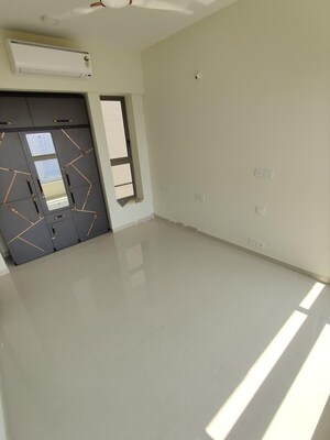 Furnished Amenities in 1 BHK Apartment at Lodha Amara New Tower, Kolshet Road – for Rent