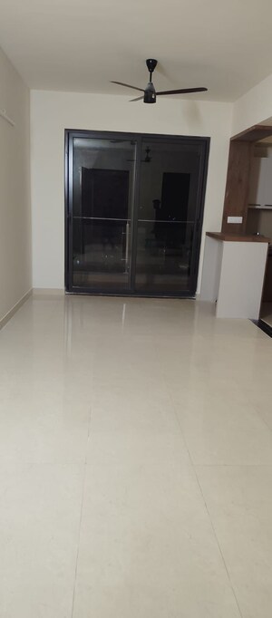 Room in 3 BHK Apartment at Ambuja Ecospace Residencia, New Town Action Area ii – for Rent