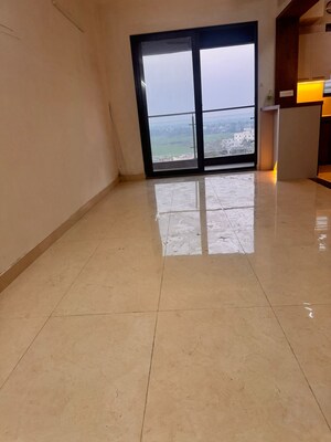 Room in 3 BHK Apartment at Ambuja Ecospace Residencia, New Town Action Area ii – for Rent