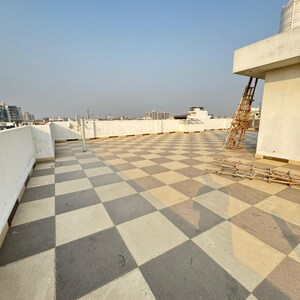 Swimming Pool in 4 BHK Builder Floor at Sector 21c – for Rent