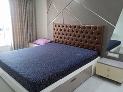 2 BHK Apartment For Rent in Satellite Royale