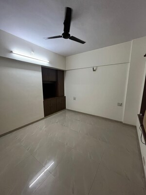 Room in 2 BHK Apartment at Hiranandani Estate, Ghodbunder Road – for Sale