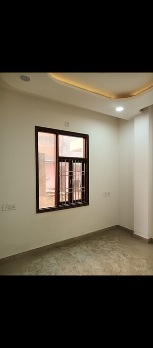 Room in 3 BHK Builder Floor at Shastri Nagar – for Rent