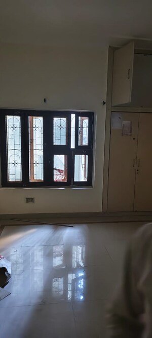 Room in 4 BHK Independent House at Gomti Nagar – for Rent