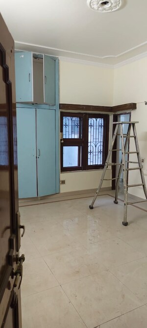 Room in 4 BHK Independent House at Gomti Nagar – for Rent