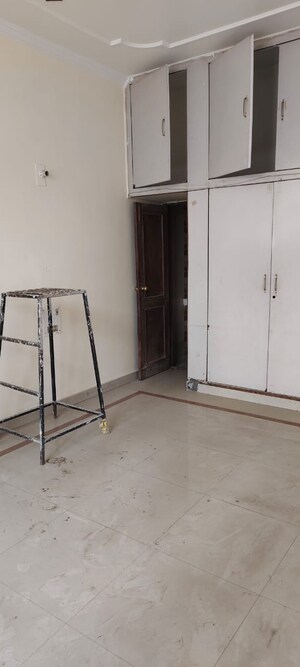 Room in 4 BHK Independent House at Gomti Nagar – for Rent