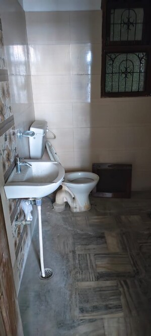 Bathroom in 4 BHK Independent House at Gomti Nagar – for Rent