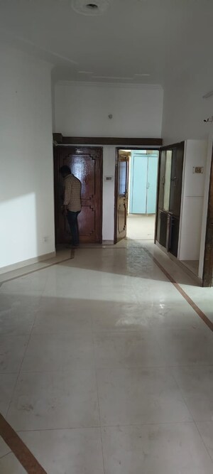 Room in 4 BHK Independent House at Gomti Nagar – for Rent