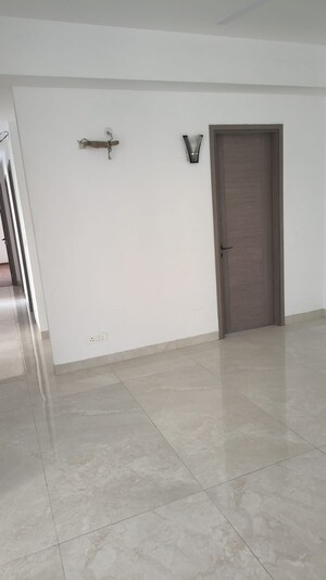 Room in 4 BHK Apartment at One Oak Atmos, Gomti Nagar – for Rent