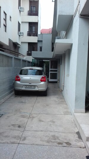 Parking in 1 RK Builder Floor at New Friends Colony – for Rent
