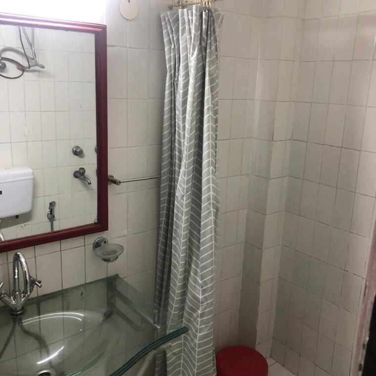 Bathroom, kailash colony 1 Bedroom 1000 Sq.Ft. Builder Floor In Kailash Colony Delhi 10187876