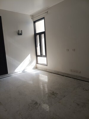 Room in 3.5 BHK Builder Floor at New Friends Colony – for Rent