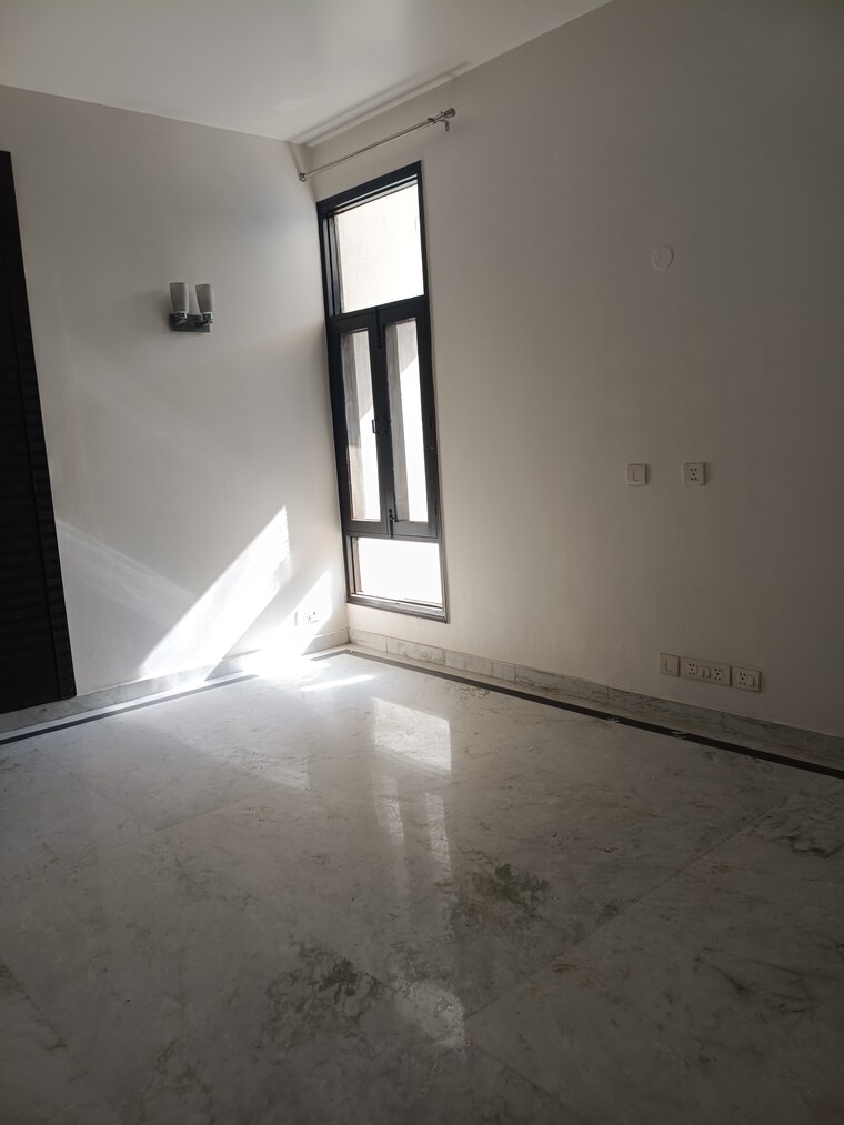 Room, new friends colony 3.5 Bedroom 500 Sq.Yd. Builder Floor In New Friends Colony Delhi 10188098