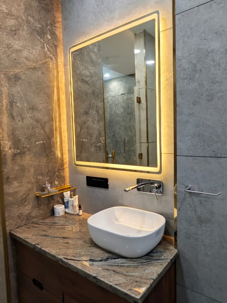 Bathroom, maharishi-dayanand-cghs 5 Bedroom 3000 Sq.Ft. Builder Floor In Vasant Kunj Delhi 10188086