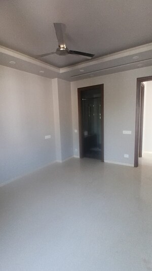 Room in 3 BHK Builder Floor at Greater Kailash I – for Rent