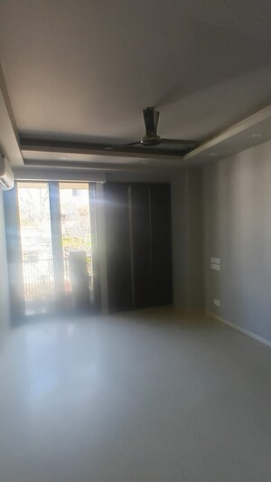 Room in 3 BHK Builder Floor at Greater Kailash I – for Rent