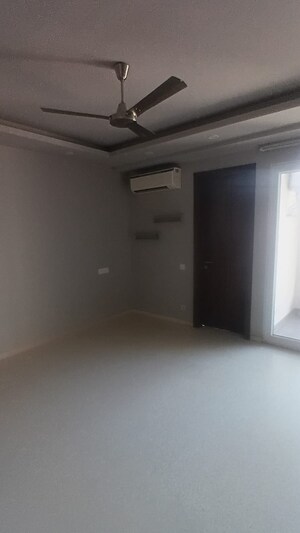 Room in 3 BHK Builder Floor at Greater Kailash I – for Rent