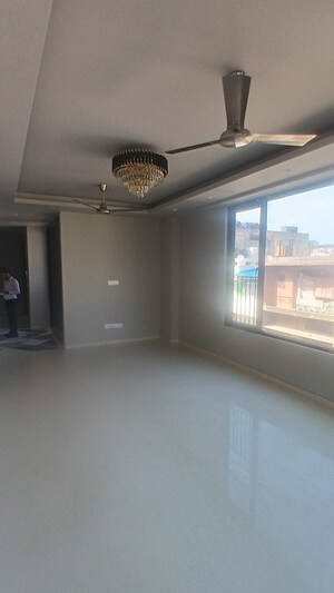 Room in 3 BHK Builder Floor at Greater Kailash I – for Rent