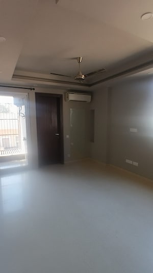 Room in 3 BHK Builder Floor at Greater Kailash I – for Rent