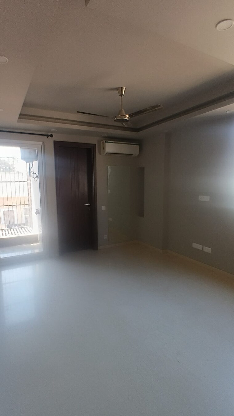 Room, greater kailash i 3 Bedroom 2000 Sq.Ft. Builder Floor In Greater Kailash I Delhi 10188084