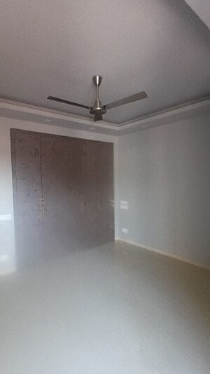 Room in 3 BHK Builder Floor at Greater Kailash I – for Rent