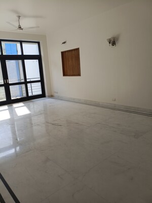 Room in 4 BHK Builder Floor at New Friends Colony – for Rent