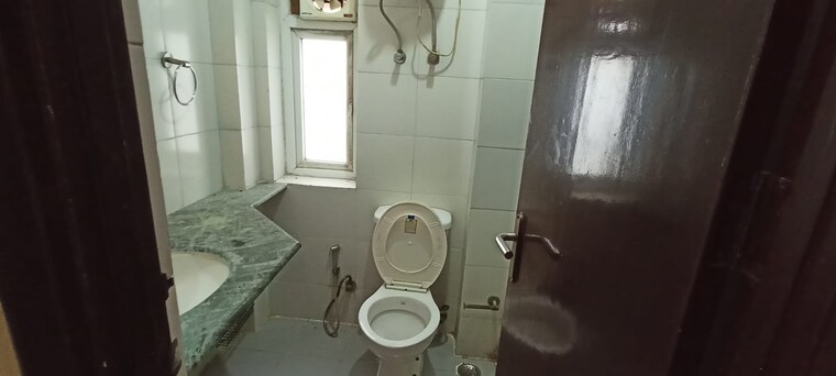Bathroom, bptp-princess-park 2 Bedroom 1242 Sq.Ft. Builder Floor In Sector 86 Faridabad 10188114
