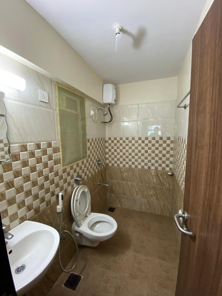 Bathroom, sethia-grandeur 2 Bedroom 679 Sq.Ft. Apartment In Bandra East Mumbai 10188109