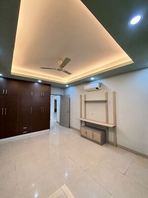 Room in 4 BHK Builder Floor at Omaxe New Chandigarh, North Mullanpur – for Rent