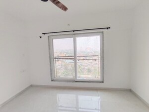 Room in 2 BHK Apartment at Vaibhav Queens Park, Chembur – for Rent