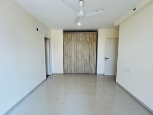 Room in 2.5 BHK Apartment at Hiranandani Eagleridge Wing B, Thane West – for Rent