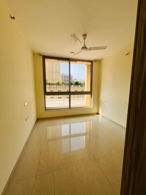 Room in 2.5 BHK Apartment at Hiranandani Eagleridge Wing B, Thane West – for Rent