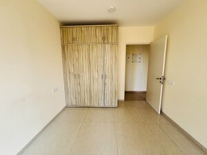 Room in 2.5 BHK Apartment at Hiranandani Eagleridge Wing B, Thane West – for Rent