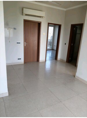 Room in 2.5 BHK Builder Floor at Central Park Flower Valley, Sohna Sector 33 – for Rent