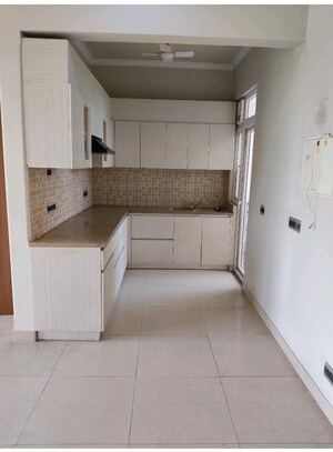 Bathroom in 2.5 BHK Builder Floor at Central Park Flower Valley, Sohna Sector 33 – for Rent
