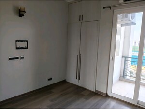 Room in 2.5 BHK Builder Floor at Central Park Flower Valley, Sohna Sector 33 – for Rent