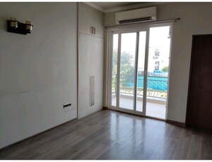 Room in 2.5 BHK Builder Floor at Central Park Flower Valley, Sohna Sector 33 – for Rent