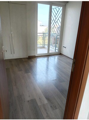 Room in 2.5 BHK Builder Floor at Central Park Flower Valley, Sohna Sector 33 – for Rent