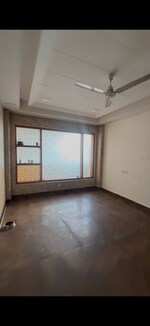 3 BHK + Pooja Room,Servant Room 350 Sq.Yd. Builder Floor in Sector 21C