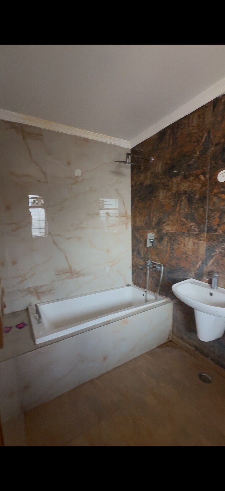 Bathroom, sector 21c 3 Bedroom 350 Sq.Yd. Builder Floor In Sector 21c Faridabad 10190068