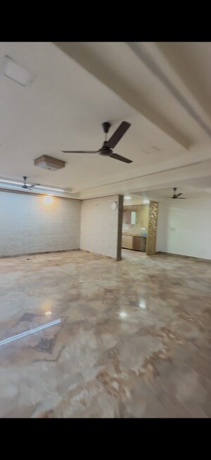 Room in 3 BHK Builder Floor at Sector 21c – for Rent