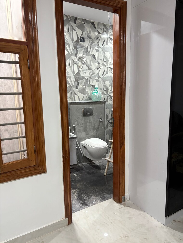 Room, new industrial township 3 3 Bedroom 200 Sq.Yd. Builder Floor In New Industrial Township 3 Faridabad 10191336