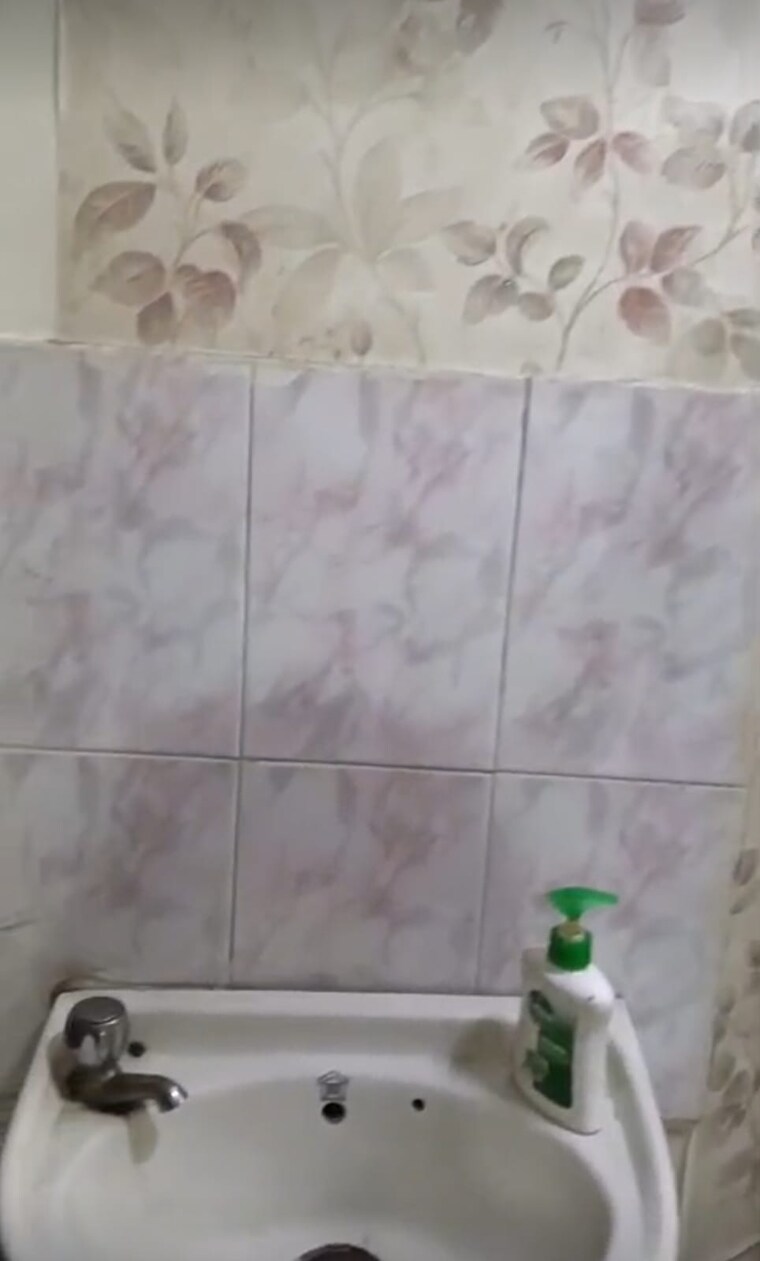 Bathroom, shakti khand iii 3 Bedroom 800 Sq.Ft. Builder Floor In Shakti Khand Iii Ghaziabad 10191772