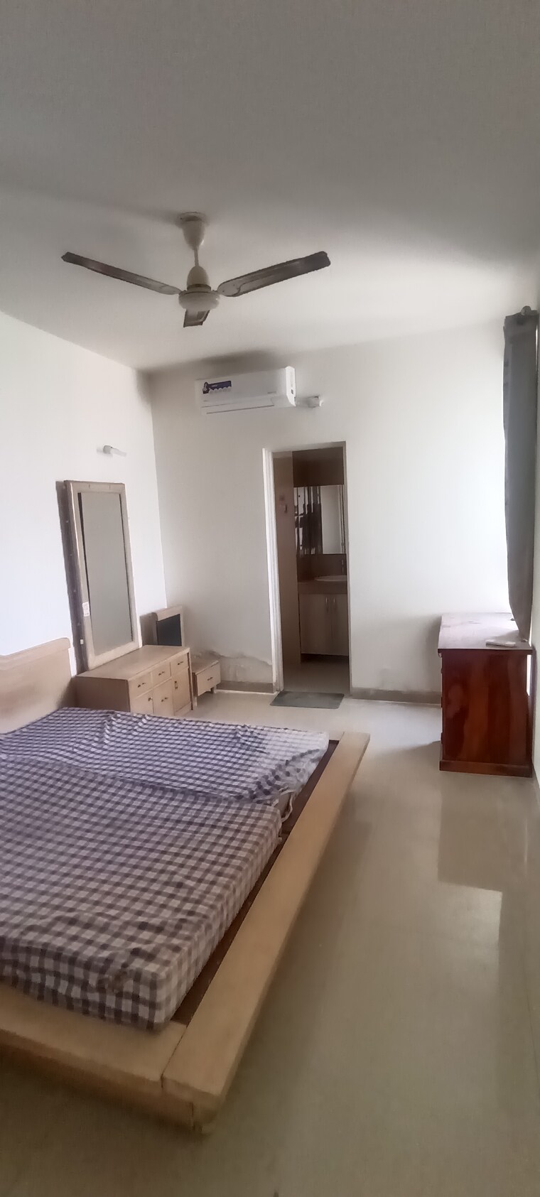 Bedroom, emaar-emerald-estate 3.5 Bedroom 1437 Sq.Ft. Apartment In Sector 65 Gurgaon 10193791