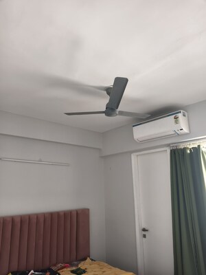 Room in 3 BHK Apartment at Signature Global City, Sector 37d – for Rent