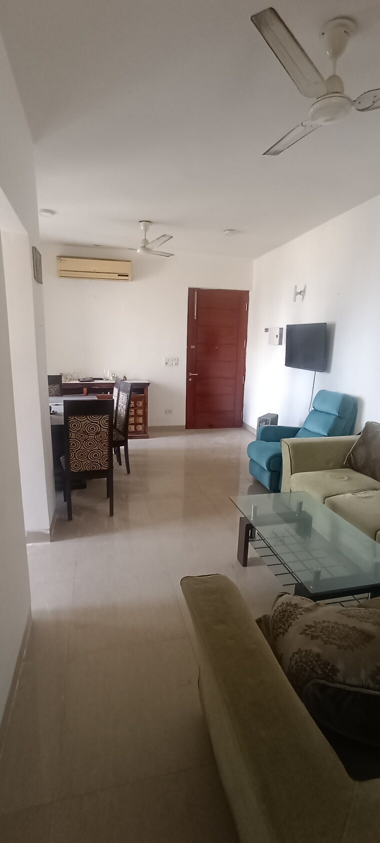 Living Room, emaar-emerald-estate 3.5 Bedroom 1437 Sq.Ft. Apartment In Sector 65 Gurgaon 10193791