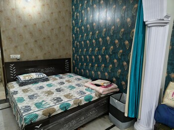 1 BHK Builder Floor for Rent in Palam Vihar, Gurgaon