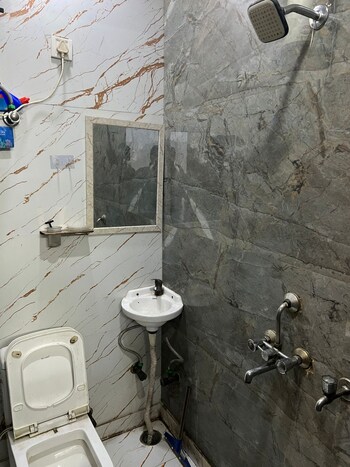 Studio Builder Floor for Rent in Outram Lines, Delhi